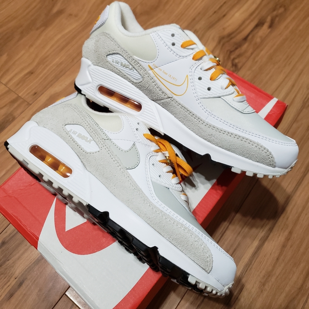 Nike - Picture 2 of 4